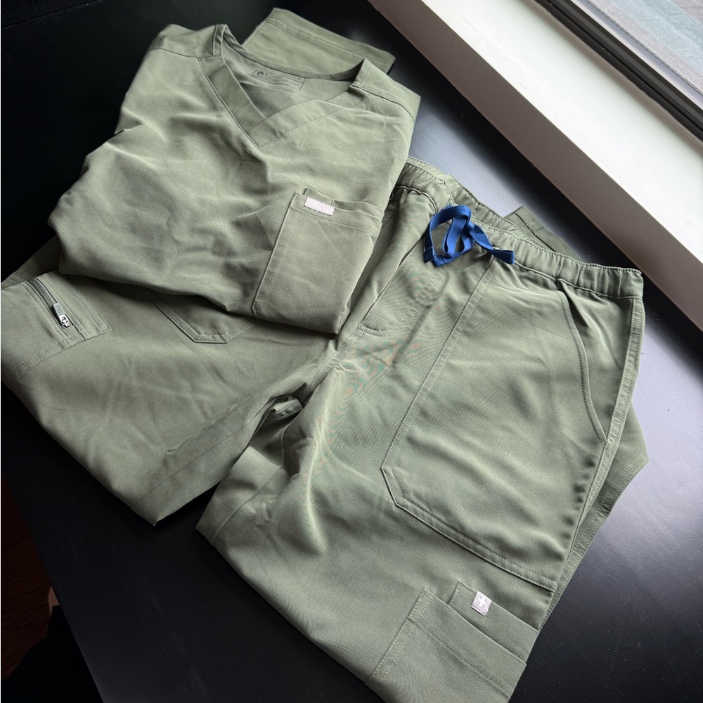Men’s Olive Green figs scrubs set Medium